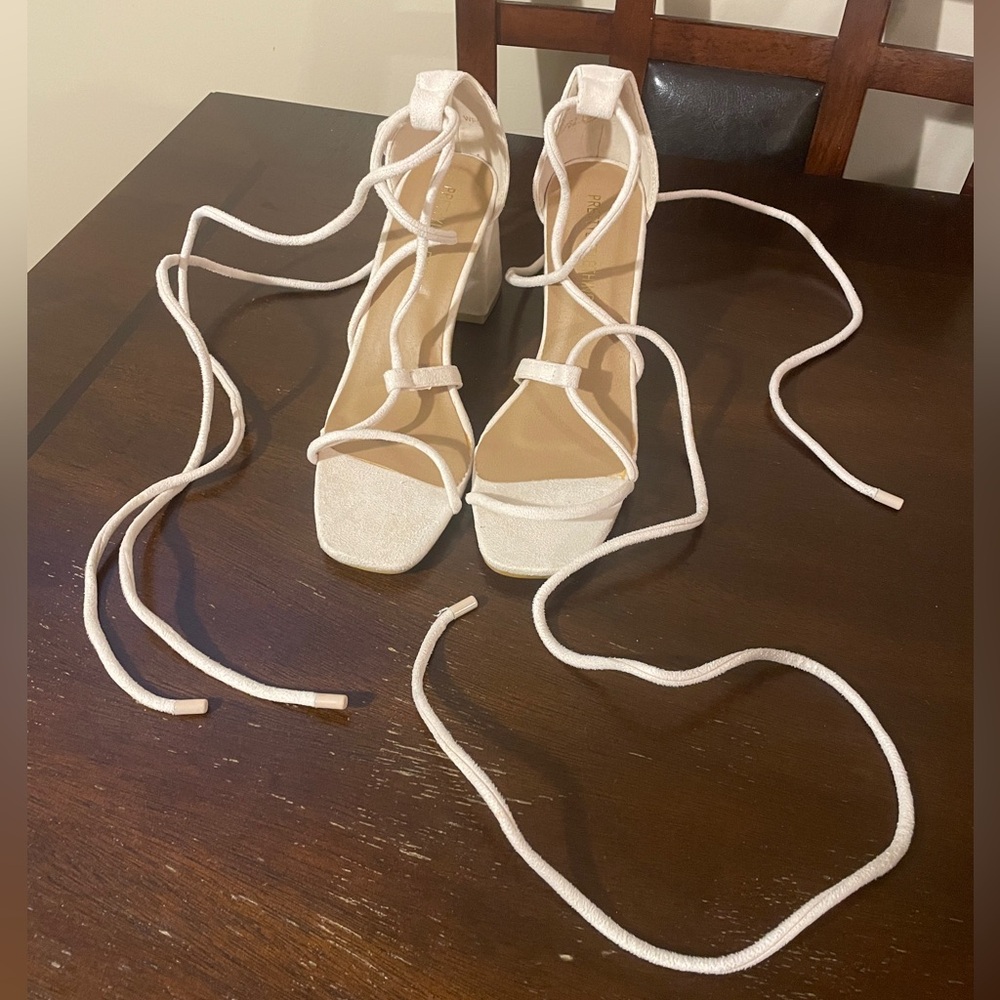 NWOT PrettyLittleThing Nude Faux Suede Lace-Up Block heel sandals, size 6